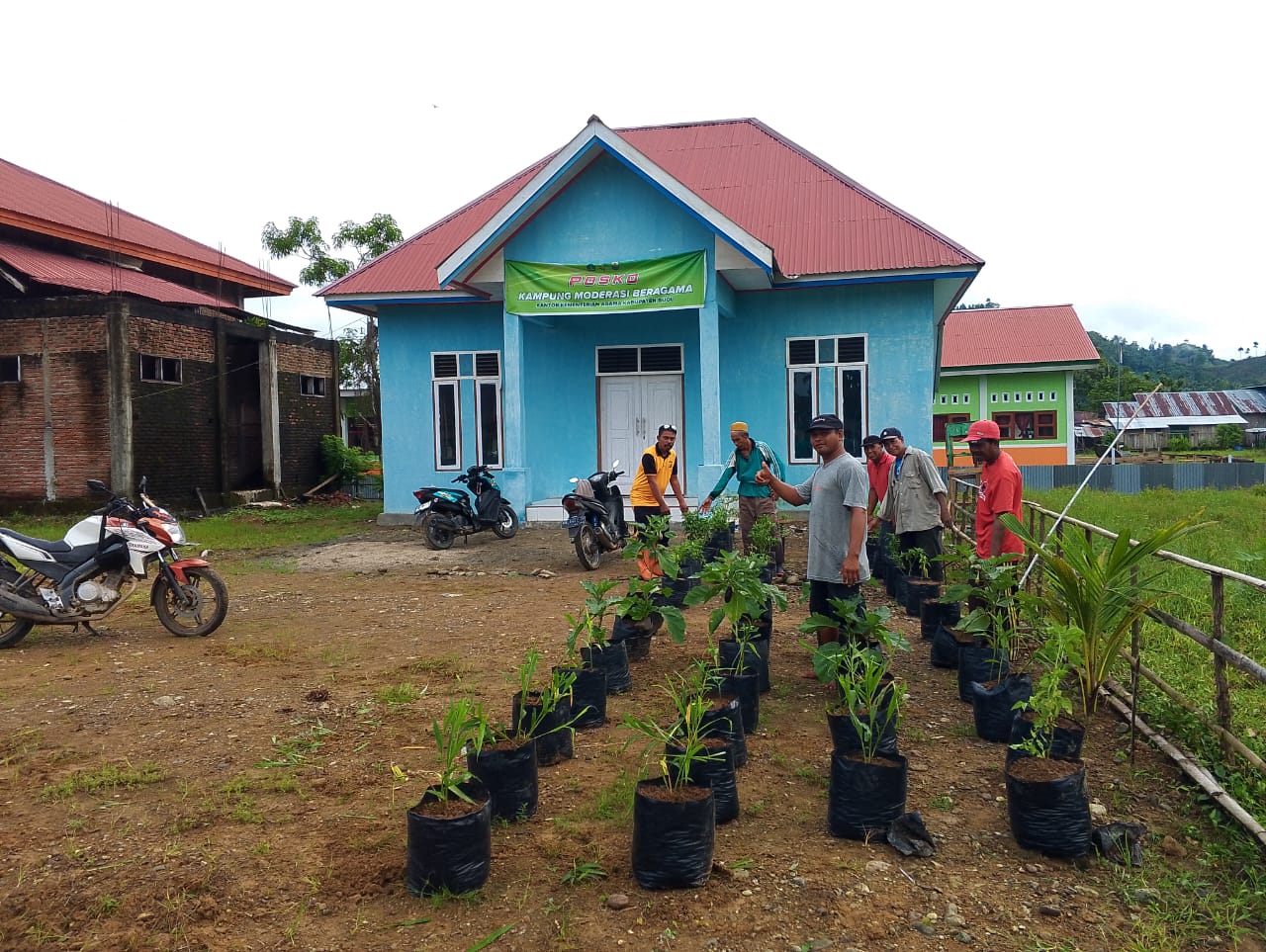 Bhabinkamtibmas Desa Modo 1 Bersama Warga Gelar Kerja Bakti, Dukung Ketahanan Pangan