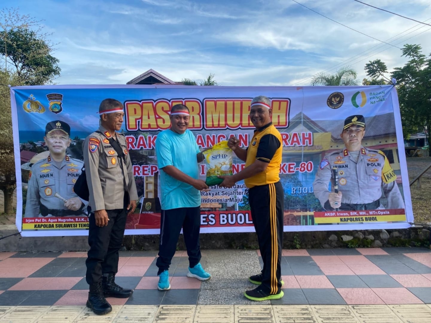 Bantu Ringankan Beban Warga, Polres Buol Dan Bulog Bagikan Beras Murah Sebanyak 1,9 Ton!