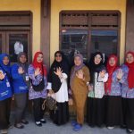 Komunitas Sedekah Jumat Didampingi Dinas P2KBP3A Salurkan Bantuan Gerakan Orangtua Asuh Cegah Stunting di Kecamatan Biau