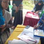 Penyuluh KB Lakukan KIE dan Konseling KB Bagi Pasangan Usia Subur di Posyandu Manggis, Kelurahan Leok I