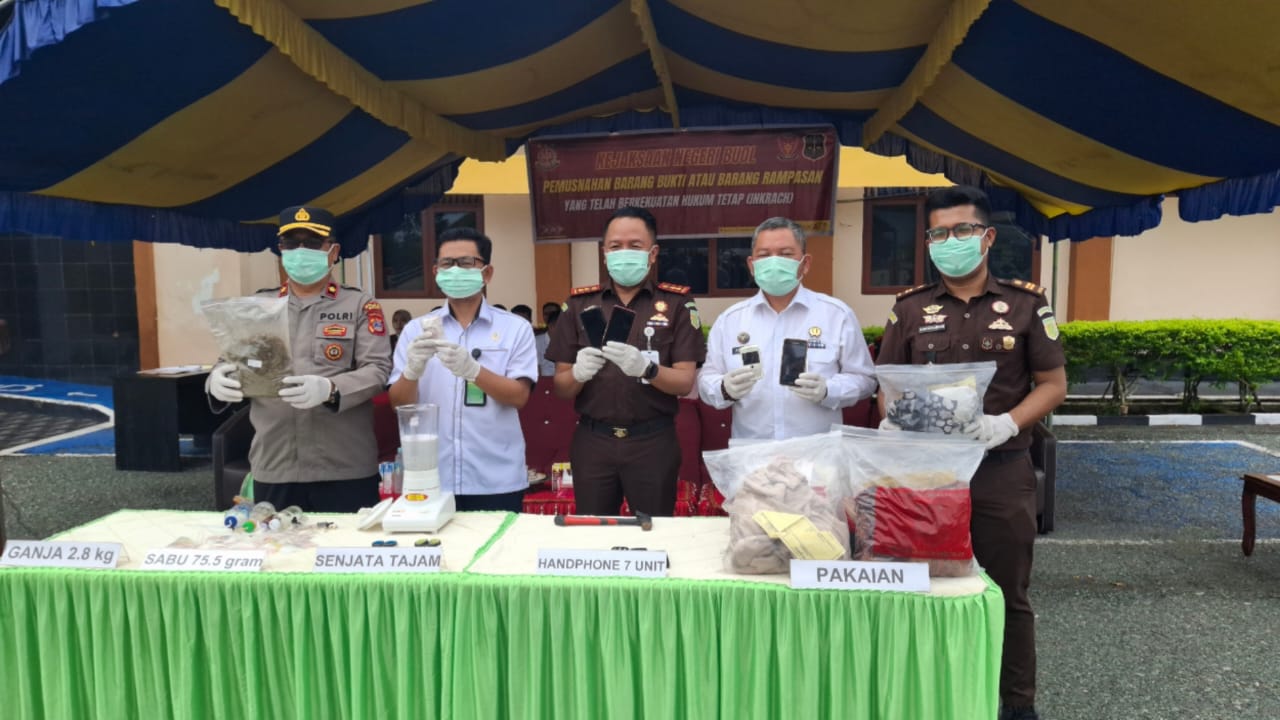 Kejaksaan Negeri Buol Musnahkan Barang Bukti dari 20 Perkara Pidana Umum dan Khusus