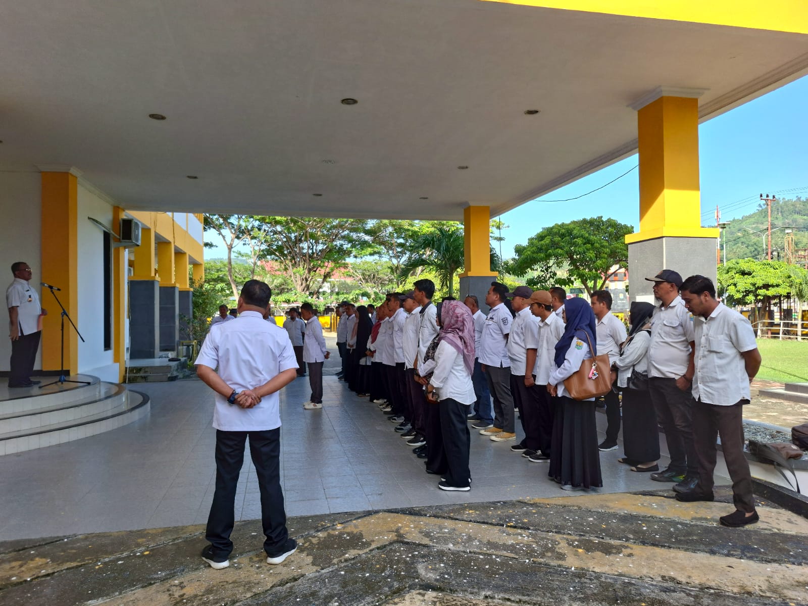 Plt Sekda Moh. Yamin Pimpin Apel Perdana di Dinas PUPR Buol: Tekankan Disiplin dan Kekompakan
