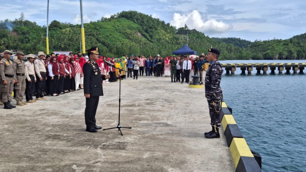 Momentum Hari Pahlawan, Kapolres Buol Kenang Jasa Pahlawan Lewat Upacara Tabur Bunga