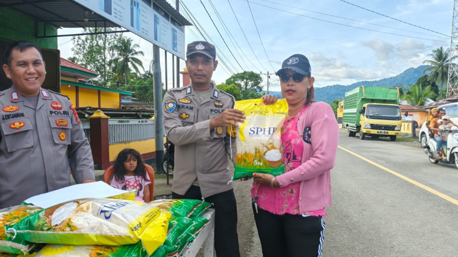 Polres Buol Hadirkan Beras Harga Terjangkau di Paleleh, Dua Ton Ludes Diserbu Warga!