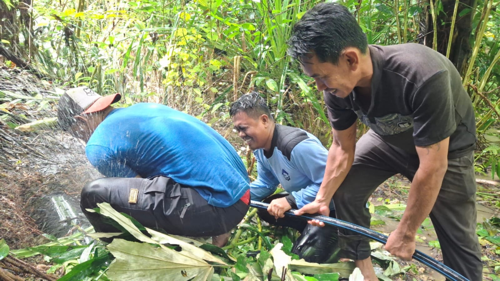 Tak Hanya Memantau, Pjs Dirut Perumdam Motanang Turun Tangan Meski di Hari Libur!