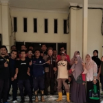 Heboh Ular Kelapa Masuk Kantor Perpustakaan, Damkar Buol Lakukan Evakuasi