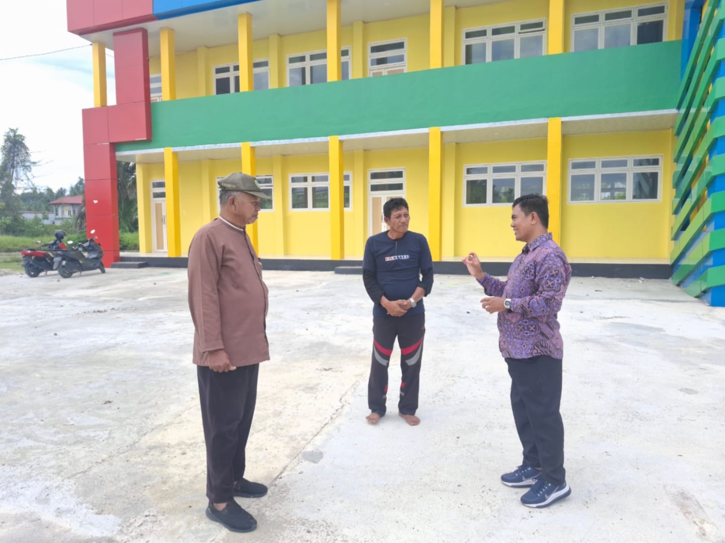 Dukung Aktivitas Kampus, Direktur PDAM Motanang Tinjau Pemasangan Jaringan Air Bersih di PSDKU Untad