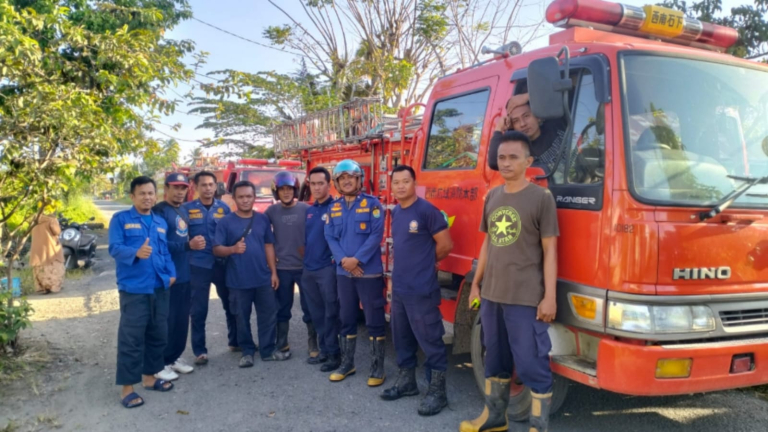 Damkar Buol Tanggapi Cepat Kebakaran Rumah di Leok II, Tim Sigap Padamkan Api!