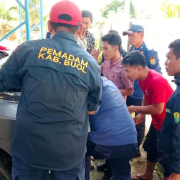 Satpol PP Buol Tangani Evakuasi Kendaraan Terperosok di Area Kantor Camat Biau