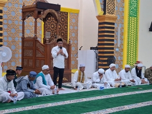 Ratusan Jamaah Padati Masjid Agung At-Tafakur, Bupati dan Wakil Bupati Hadiri Maulid Arbain ke-7