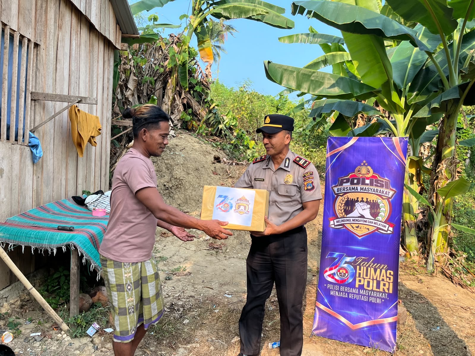 Sambut HUT Humas Polri ke-75, Polres Buol Salurkan 20 Paket Sembako